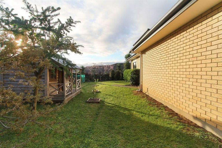 Photo of property in 25 Cape Vista Crescent, Pukekohe, 2120
