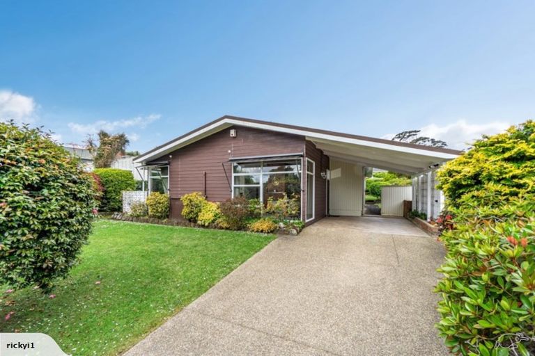 Photo of property in 9 Catalina Crescent, Forrest Hill, Auckland, 0620