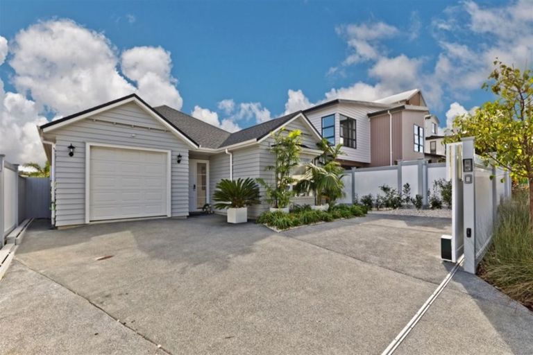 Photo of property in 25 Turutu Place, Long Bay, Auckland, 0630