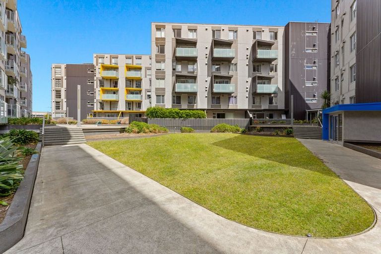 Photo of property in 403/1 Rose Garden Lane, Albany, Auckland, 0632