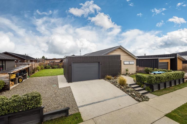 Photo of property in 5 Peterculter Drive, Wanaka, 9305