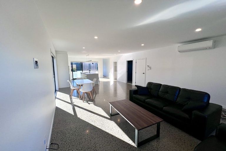 Photo of property in 43 Kikorangi Drive, Wainui, 0992