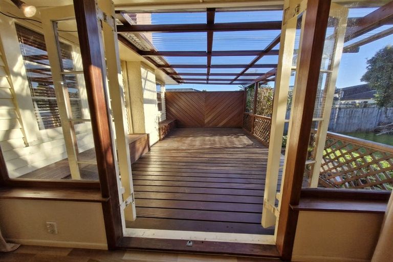 Photo of property in 26 Coniston Avenue, Te Atatu South, Auckland, 0610