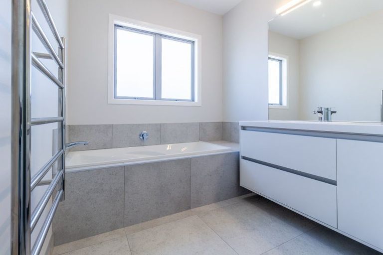 Photo of property in 21 Wai Whatu Street, Meeanee, Napier, 4110