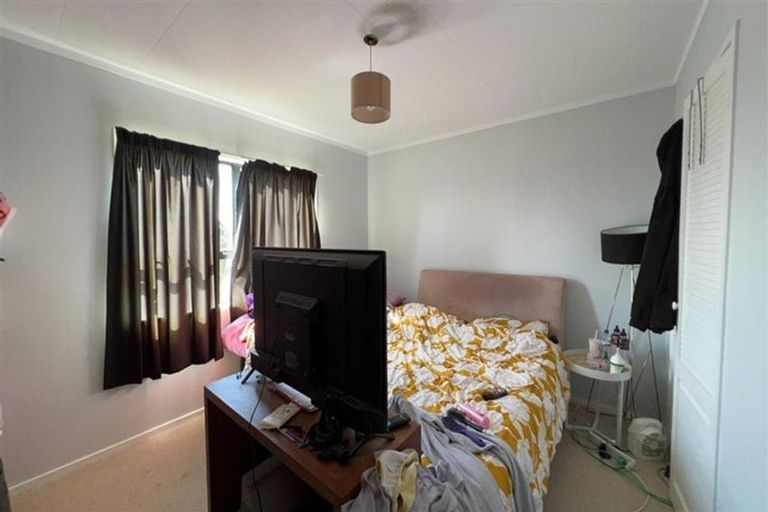 Photo of property in 32 Kopara Place, Clendon Park, Auckland, 2103