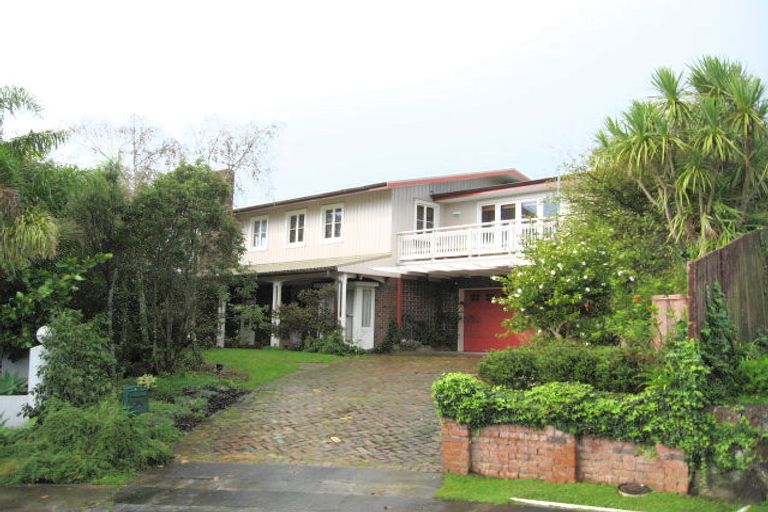 Photo of property in 9 Pleasant Place, Mellons Bay, Auckland, 2014