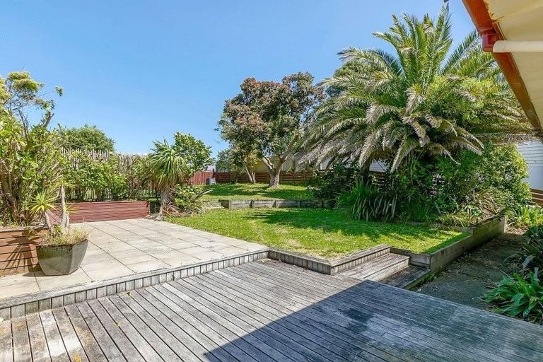 Photo of property in 2 Karoro Place, Paremata, Porirua, 5024