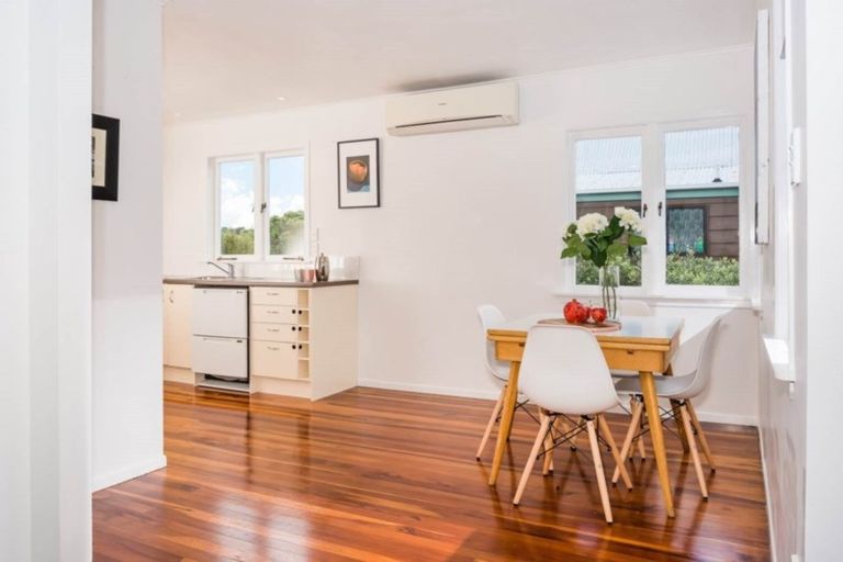 Photo of property in 1/51 Browns Bay Road, Browns Bay, Auckland, 0630