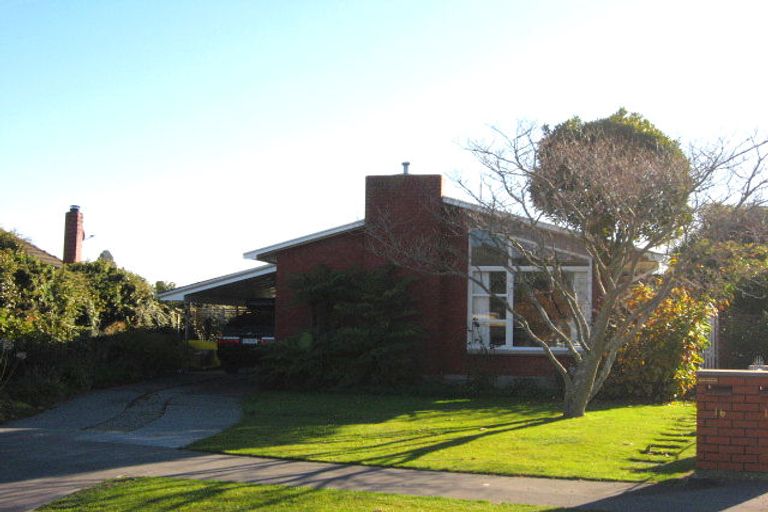 Photo of property in 16 Waiau Street, Cracroft, Christchurch, 8025