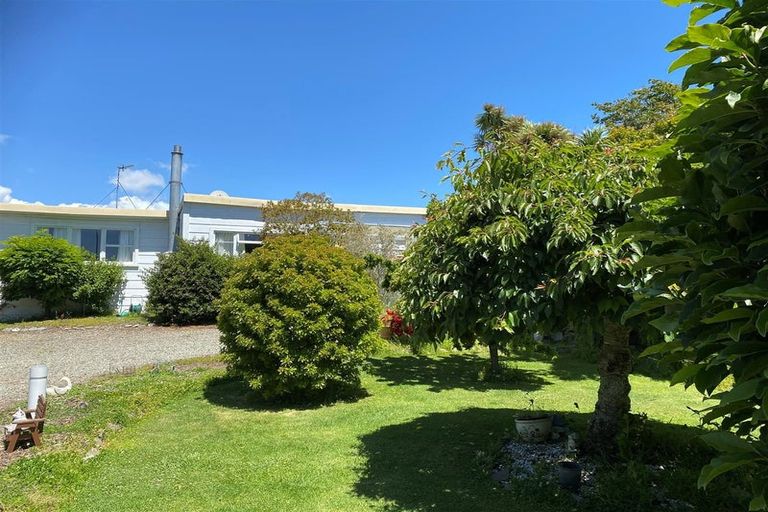 Photo of property in 17 Martin Street, Monaco, Nelson, 7011