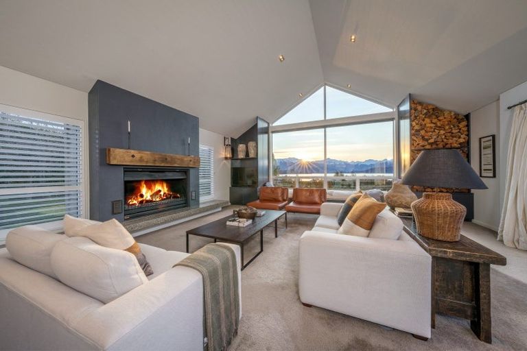 Photo of property in 1 Briar Bank Drive, Wanaka, 9305