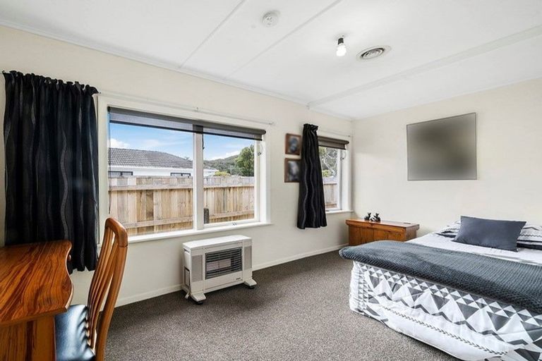 Photo of property in 140 Wainuiomata Road, Wainuiomata, Lower Hutt, 5014
