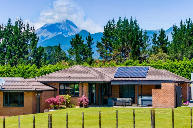 Photo of property in 1347 Carrington Road, Hurworth, New Plymouth, 4371