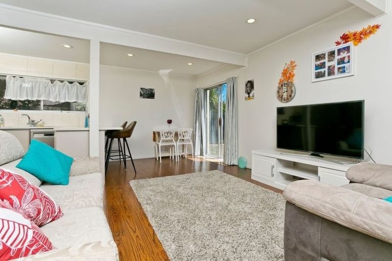 Photo of property in 20 Kapiti Place, Sunnynook, Auckland, 0620