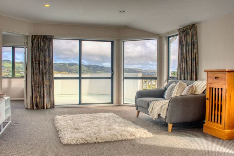 Photo of property in 13 Chastudon Place, Tawa, Wellington, 5028