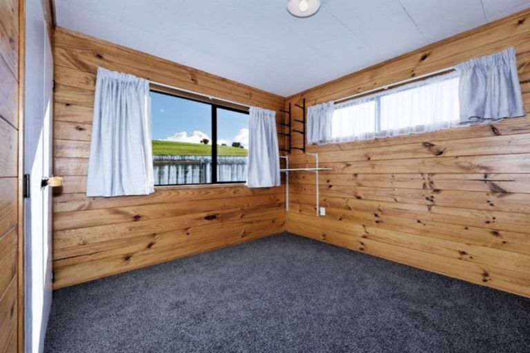 Photo of property in 2/22 Elizabeth Drive, West Harbour, Auckland, 0618