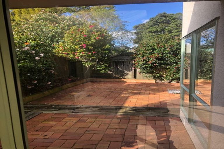 Photo of property in 2/71 Sunnynook Road, Forrest Hill, Auckland, 0620