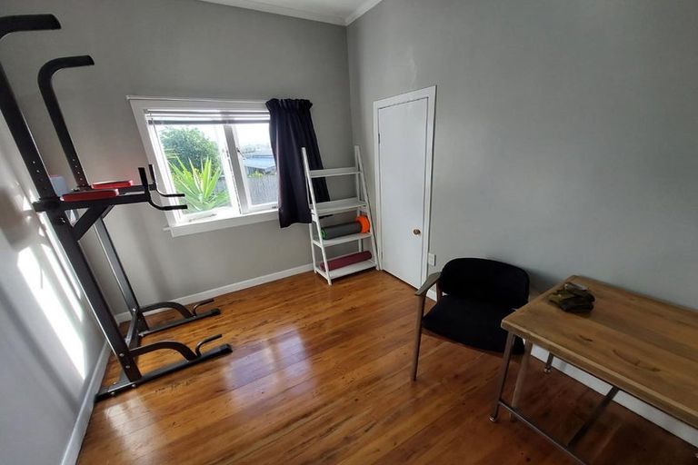 Photo of property in 334a West Coast Road, Glen Eden, Auckland, 0602