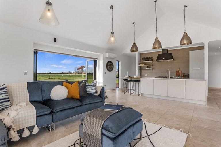 Photo of property in 585 Coutts Island Road, Coutts Island, Christchurch, 7670