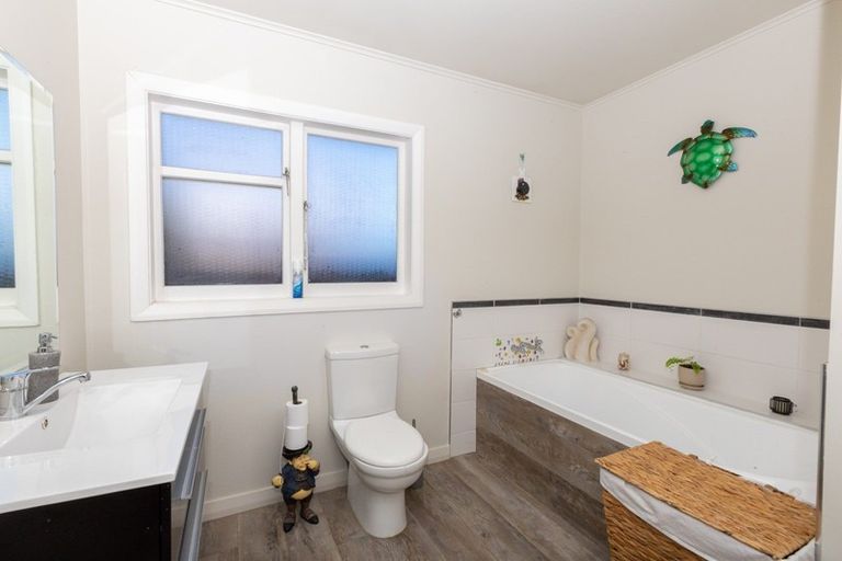 Photo of property in 21 Weir Place, Hoon Hay, Christchurch, 8025