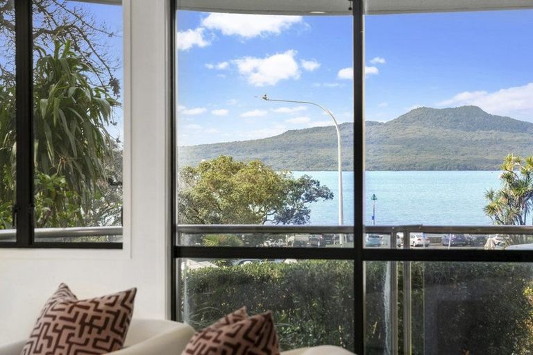 Photo of property in 5c The Promenade, Takapuna, Auckland, 0622