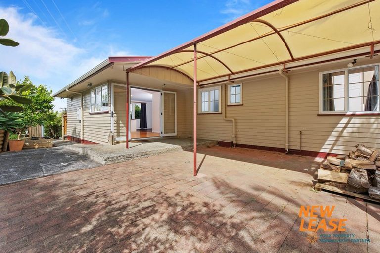 Photo of property in 12 Webb Place, Forrest Hill, Auckland, 0620