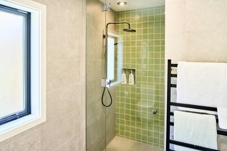 Photo of property in 41 Seaview Road, Paremata, Porirua, 5024