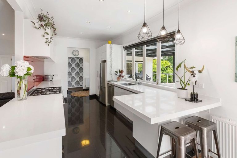 Photo of property in 77 Parkes Avenue, Saint Johns Hill, Whanganui, 4501