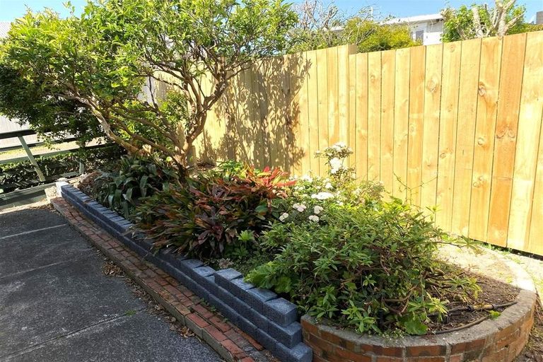 Photo of property in 1/41 Exmouth Road, Northcote, Auckland, 0627