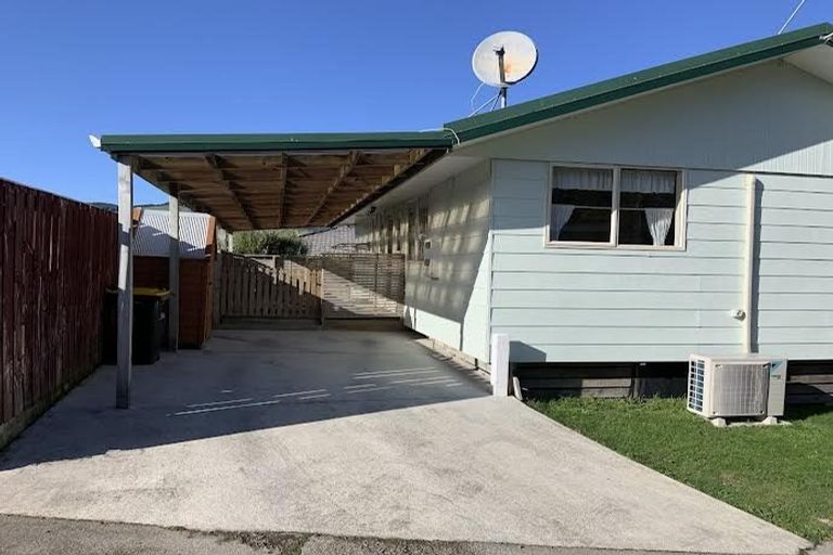 Photo of property in 16a Hampton Hill Road, Tawa, Wellington, 5028