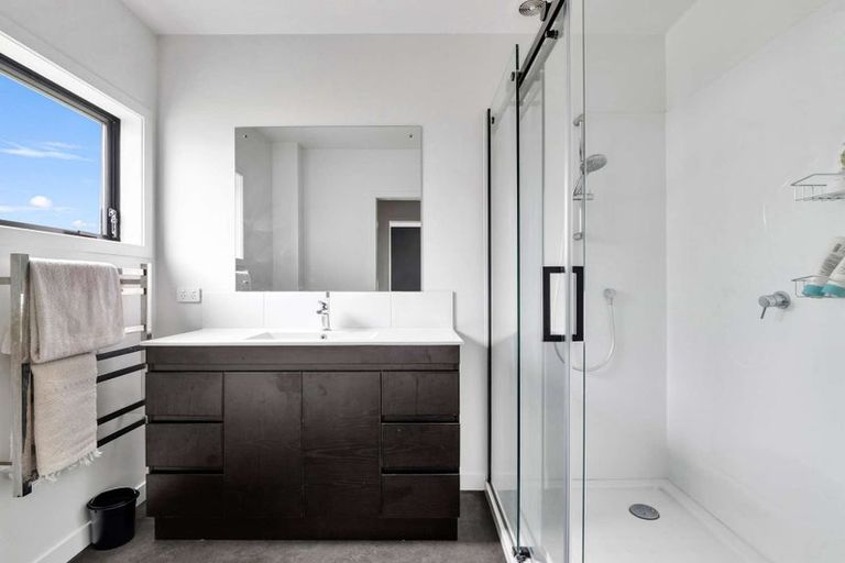 Photo of property in 2d Vipond Road, Stanmore Bay, Whangaparaoa, 0932