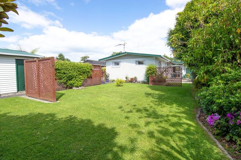 Photo of property in 27 Raglan Avenue, Cloverlea, Palmerston North, 4412