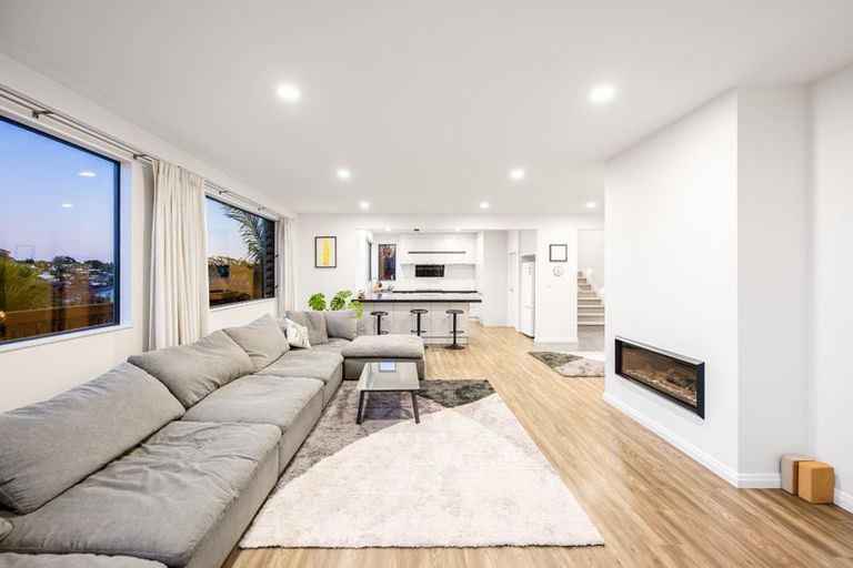 Photo of property in 12 Shelby Place, Long Bay, Auckland, 0630