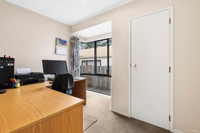 Photo of property in 45 Golfland Drive, Golflands, Auckland, 2013