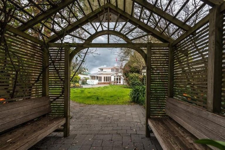 Photo of property in 9 Clarence Road, Northcote Point, Auckland, 0627