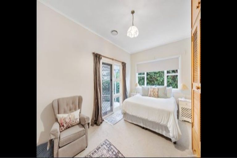 Photo of property in 2/41 Pah Road, Cockle Bay, Auckland, 2014