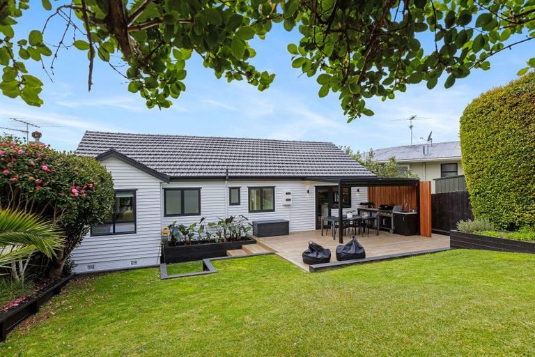 Photo of property in 23 Braemar Road, Rothesay Bay, Auckland, 0630