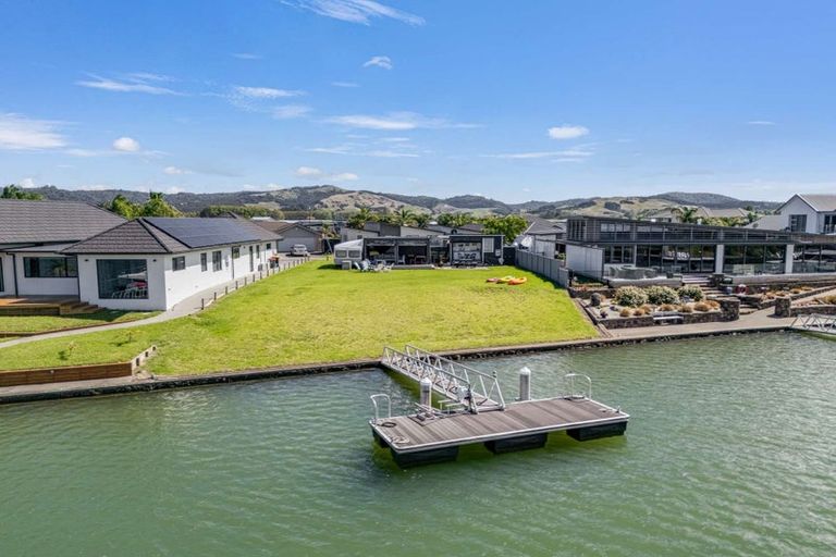 Photo of property in 14 Mermaid Place, Whitianga, 3510