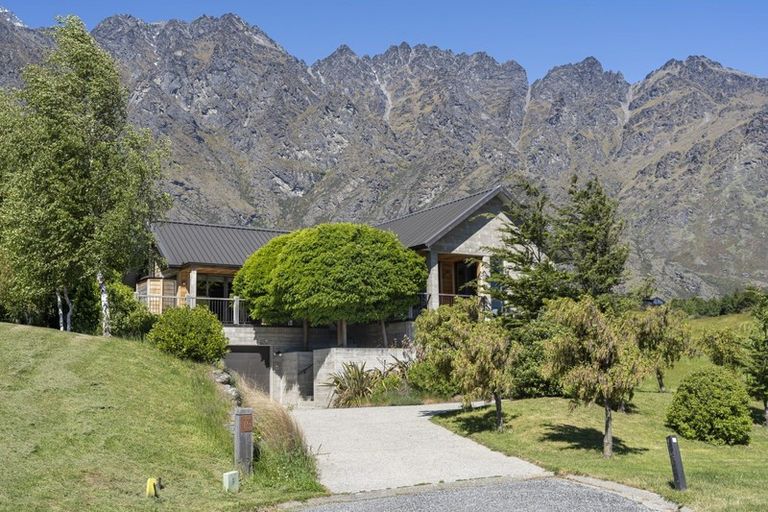 Photo of property in 15 Skye Lane, Jacks Point, Queenstown, 9371