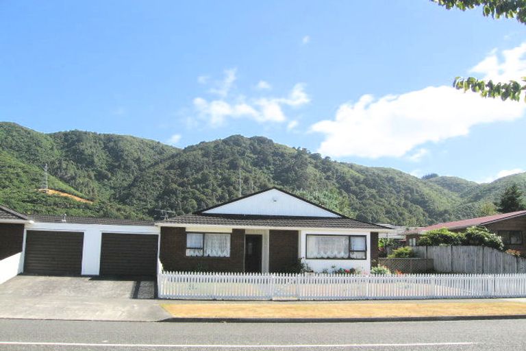 Photo of property in 1 Montana Road, Totara Park, Upper Hutt, 5018