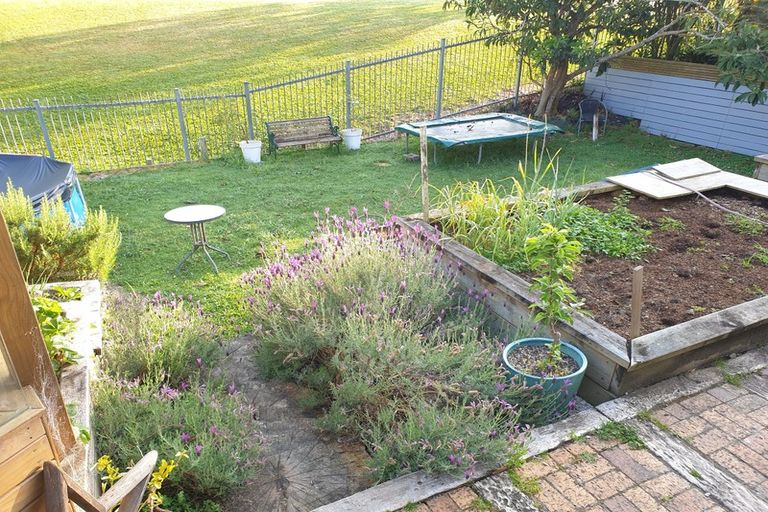 Photo of property in 1/35 St Leonards Road, Kelston, Auckland, 0602