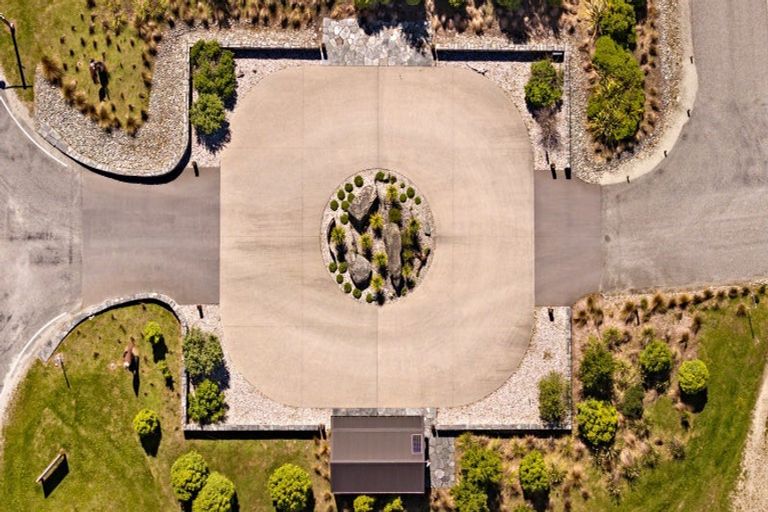 Photo of property in 19 Haast Eagle Road, Mount Creighton, 9371