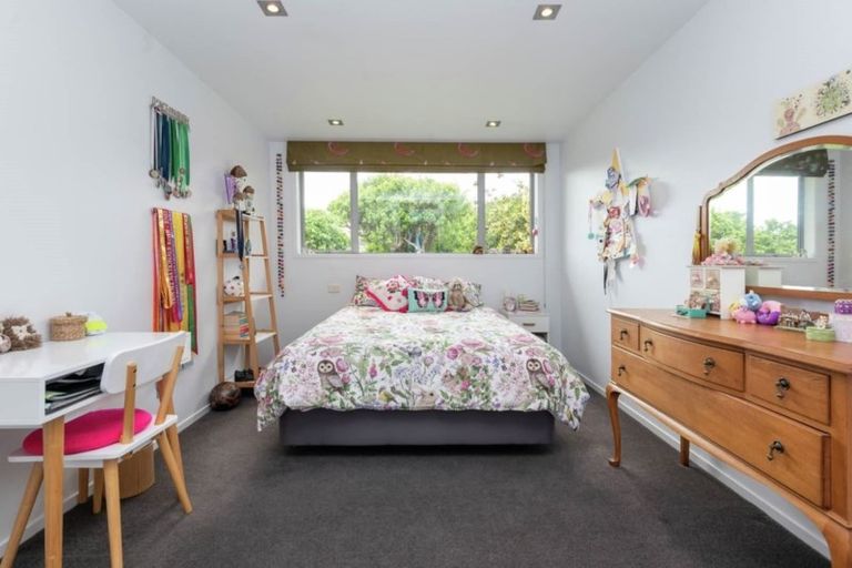 Photo of property in 74 Fisher Parade, Sunnyhills, Auckland, 2010