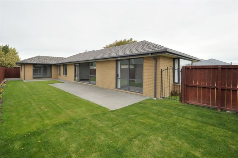 Photo of property in 12a Strathcarron Place, Broomfield, Christchurch, 8042