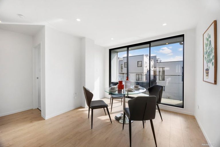 Photo of property in 41 Waihou Crescent, Albany Heights, Auckland, 0632