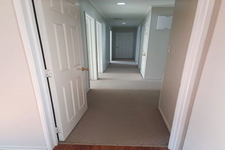 Photo of property in 1 Jay Court, Botany Downs, Auckland, 2010