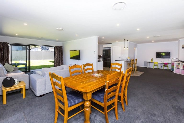 Photo of property in 17 Gilruth Road, Wallaceville, Upper Hutt, 5018