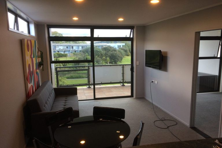 Photo of property in 11/372 Rosedale Road, Rosedale, Auckland, 0632
