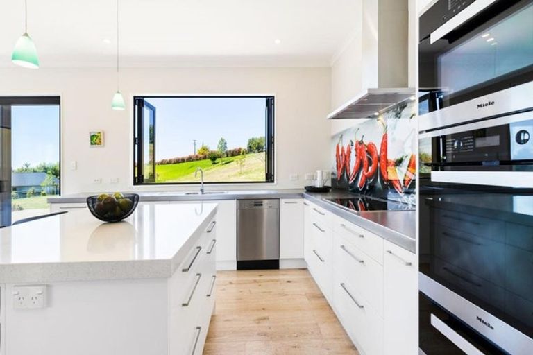 Photo of property in 10 Warman Road, Okura, Auckland, 0792