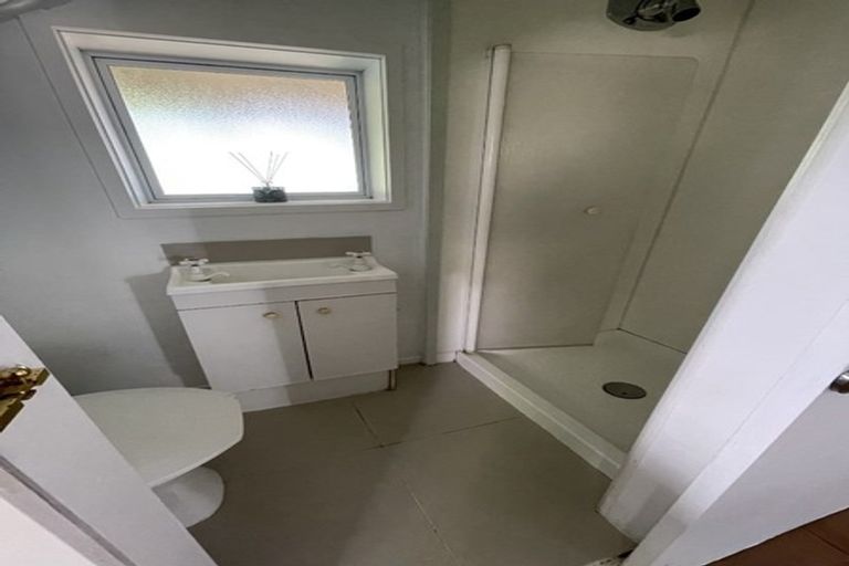 Photo of property in 60 Colwill Road, Massey, Auckland, 0614